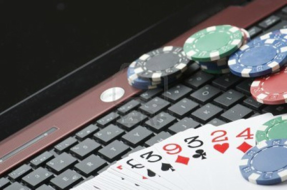 Interested in playing casino online? Before you start, read our lists of acclaimed online casino sites. 